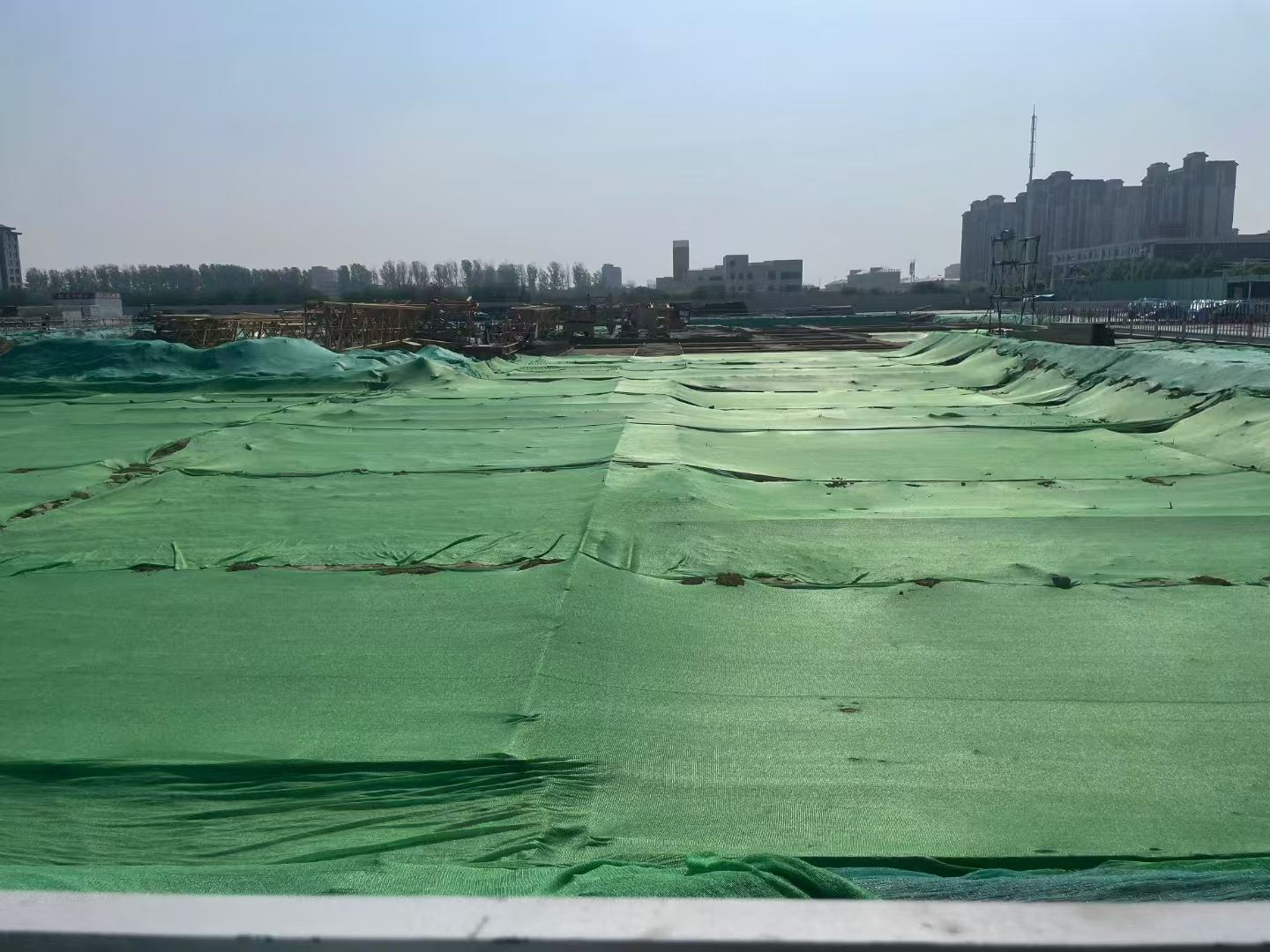 盖土网覆盖现场